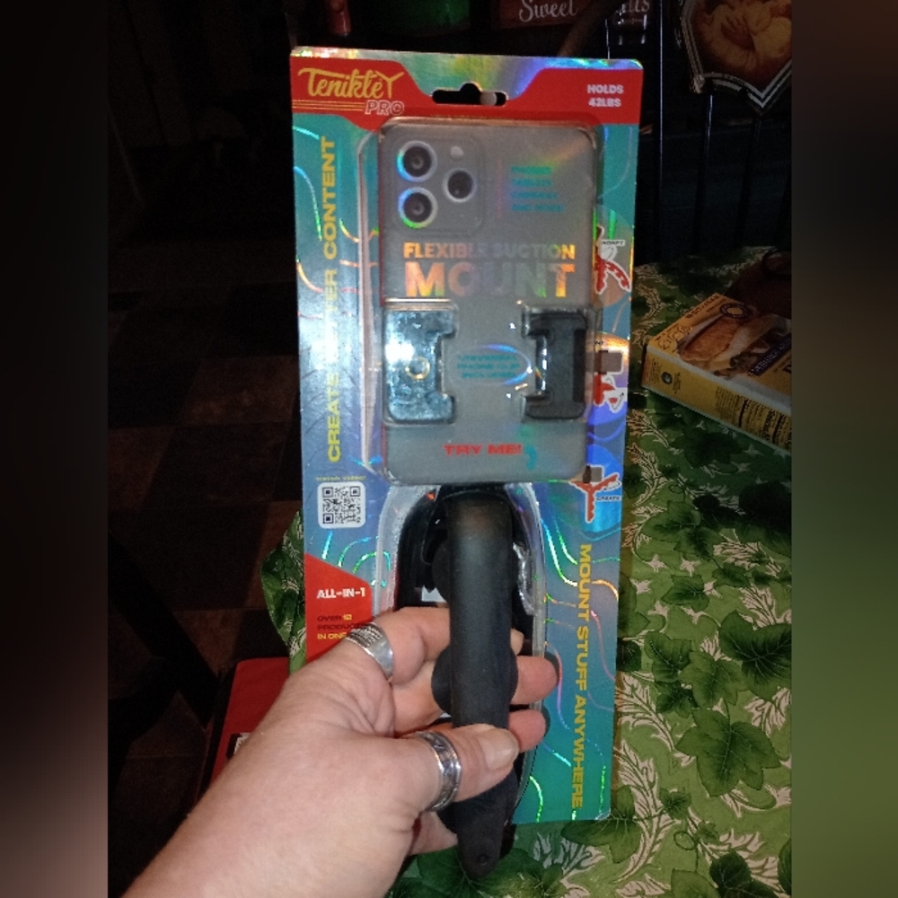 Tenikle Pro Flexible Suction Mount for Phones Or Tablets